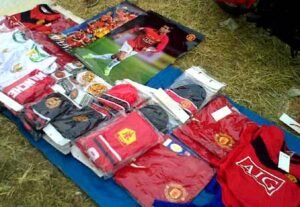 Bisnis Merchandise Klub Sepak Bola: Lebih dari Sekadar Jersey, Sebuah Industri Bernilai Miliaran Dolar