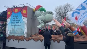 Jurnalisme Politik 2025: Menavigasi Lanskap Disinformasi, Algoritma, dan Kepercayaan Publik yang Terkikis