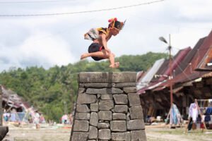 Lompat Batu Nias: Warisan Budaya dan Ujian Kematangan yang Mendebarkan