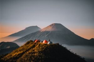 Mendaki Gunung untuk Pemula: Petualangan Menantang yang Membawa Perubahan