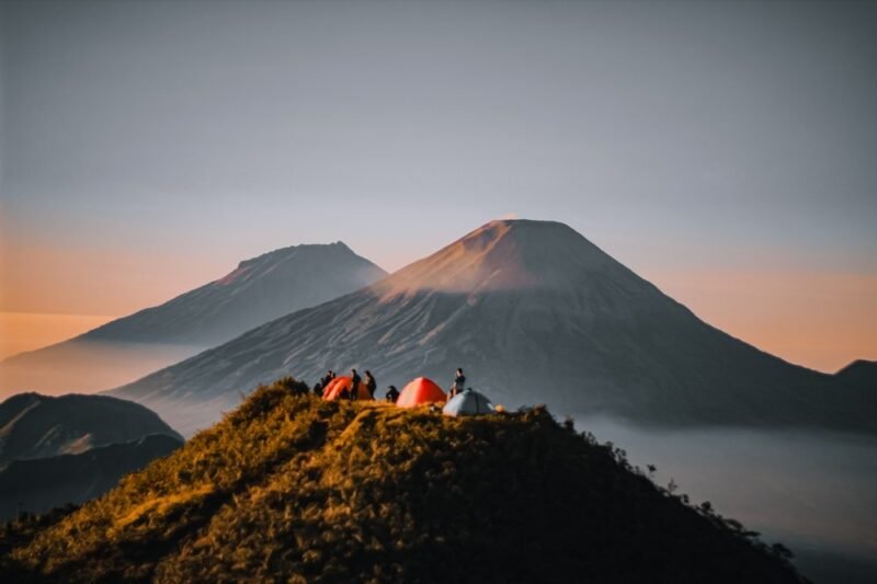 Mendaki Gunung untuk Pemula: Petualangan Menantang yang Membawa Perubahan