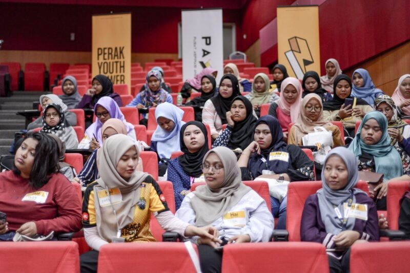 Politik Anak Muda 2025: Antara Idealism dan Pragmatisme di Tengah Disrupsi