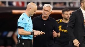 VAR dalam Sepak Bola Modern: Antara Kemajuan Teknologi dan Kontroversi yang Tak Berkesudahan