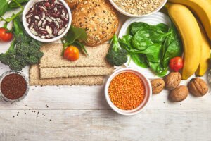 Baik, mari kita susun artikel informatif tentang nutrisi untuk pemulihan otot.