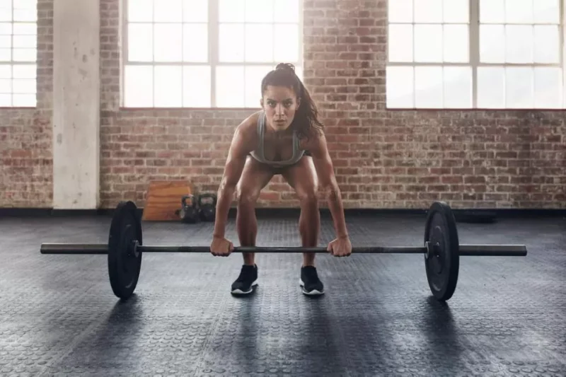 Deadlift: Lebih dari Sekadar Angkat Besi – Manfaat Luar Biasa untuk Tubuh Anda