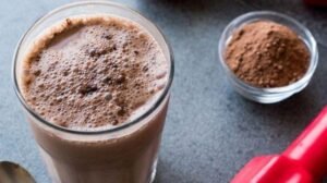 Tentu, mari kita bahas tuntas manfaat protein shake untuk otot, dengan gaya bahasa yang mudah dipahami dan berdasarkan data terbaru.