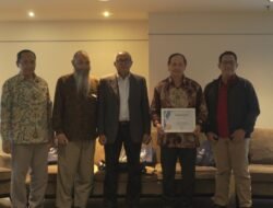 Tentu, mari kita bahas dampak microtransactions pada industri game secara mendalam.